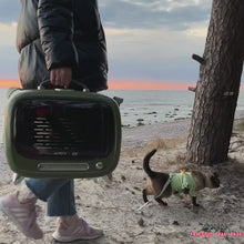 Load and play video in Gallery viewer, TellyMoMo Cat Carrier | Most Stylish Vintage-Inspired Hard Cat Carrier | MissyMoMo
