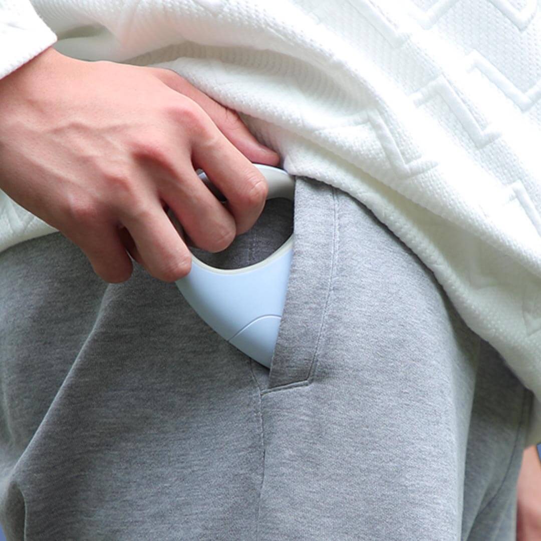 Luna Retractable Cat Leash In Hand, Easy To Carry | MissyMoMo